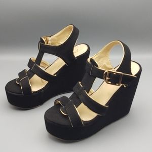Pingguowu Black and Gold Platform Holiday Shoes 8
